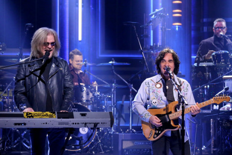 THE TONIGHT SHOW STARRING JIMMY FALLON -- Episode 0422 -- Pictured: (l-r) Musical guests Daryl Hall and John Oates perform on February 22, 2016 -- (Photo by: Andrew Lipovsky/NBC)